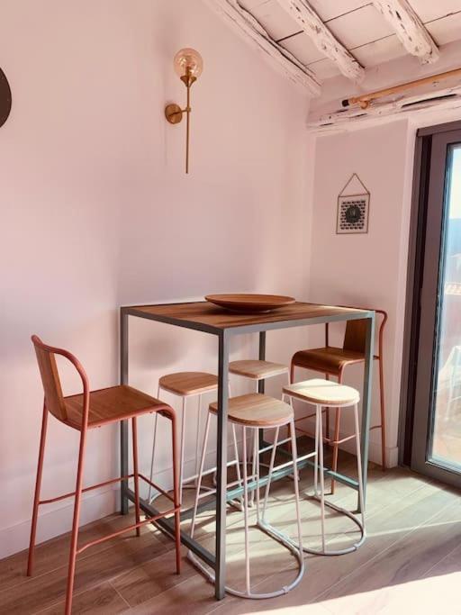 Duplex Pour 2 A 6 Personnes Avec Terrasse En Plein Coeur De La Citadelle De Bonifacio * Bonifacio (Corsica)