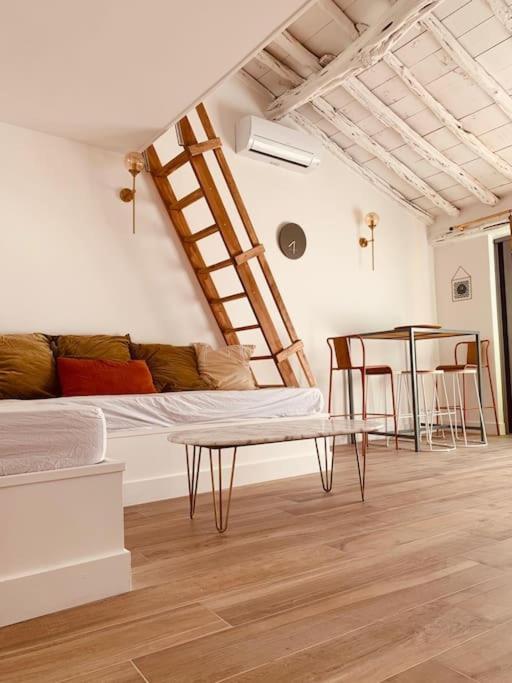 Duplex Pour 2 A 6 Personnes Avec Terrasse En Plein Coeur De La Citadelle De Bonifacio Apartment *
